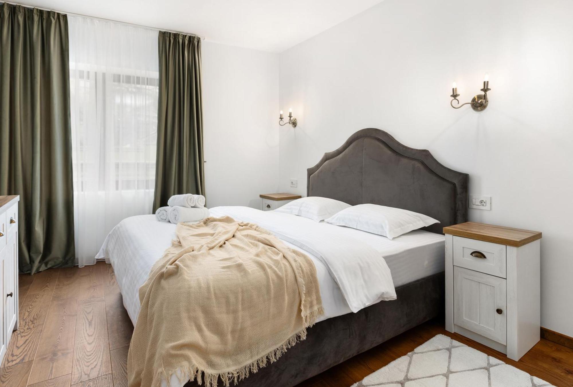 Peak Aparthotel - Old Town - By Cityhost Braşov Exterior foto