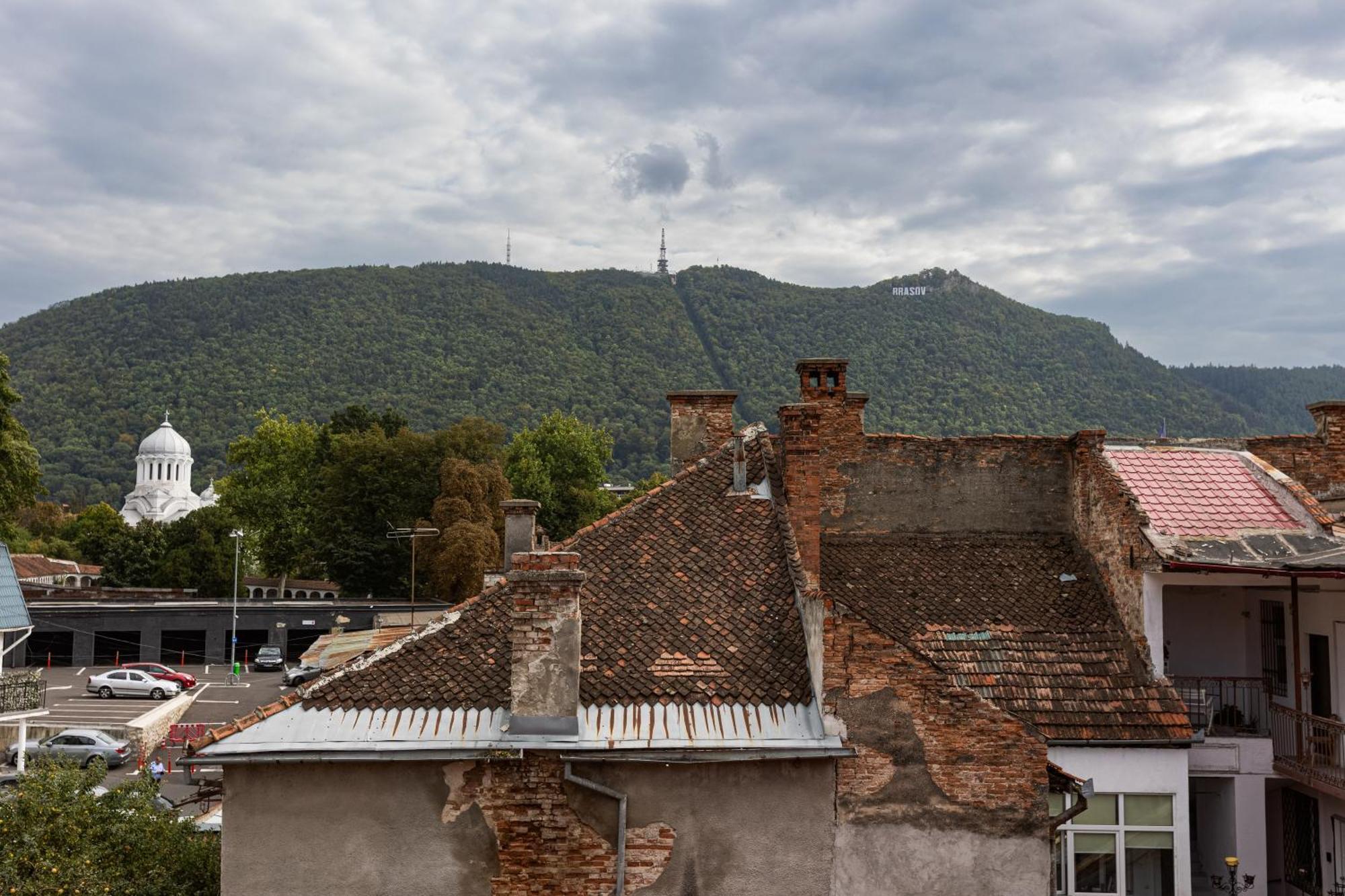 Peak Aparthotel - Old Town - By Cityhost Braşov Exterior foto