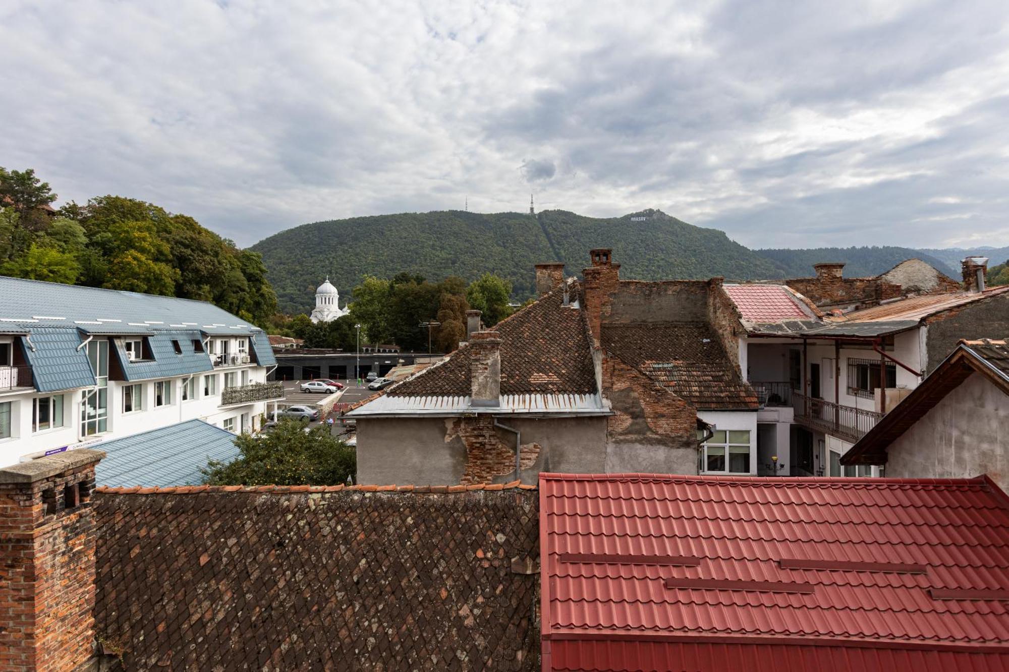 Peak Aparthotel - Old Town - By Cityhost Braşov Exterior foto