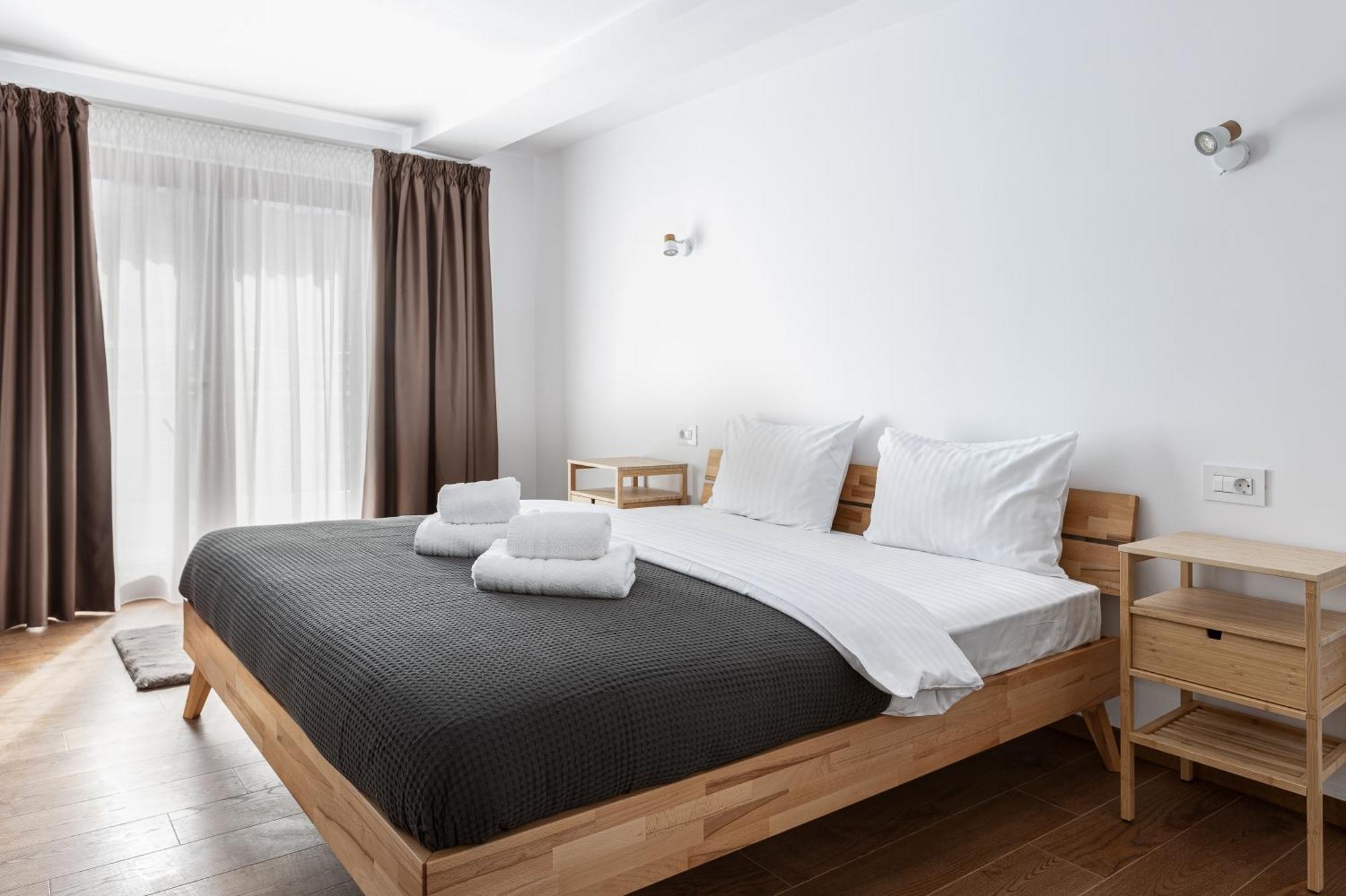 Peak Aparthotel - Old Town - By Cityhost Braşov Exterior foto